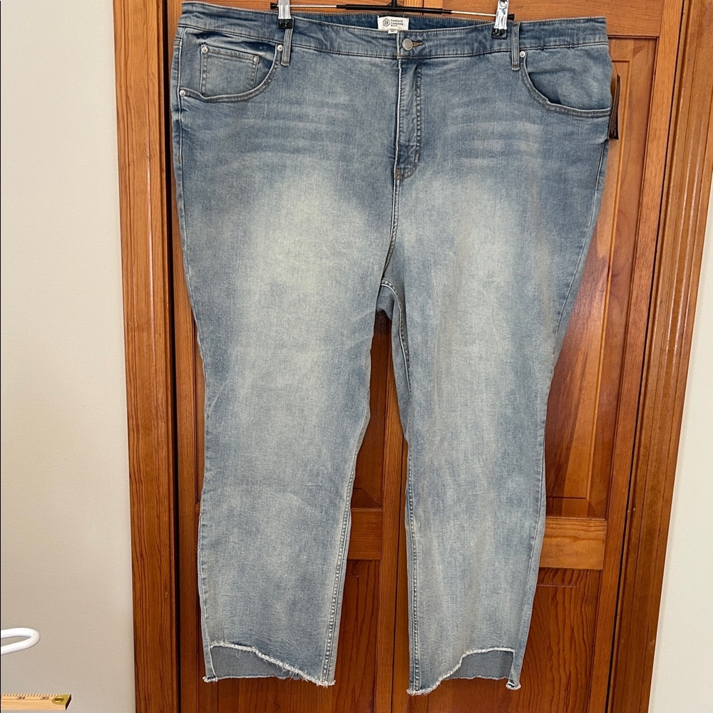 Candace Cameron Bure Light Blue Jeans Plus 28W NWT Raw‑Edge Step‑Hem Stretch